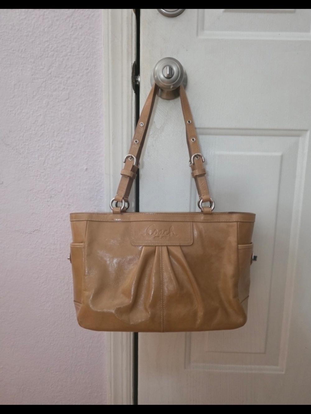 NWOT- Coach Tan Leather Tote Bag with Adjustable Straps